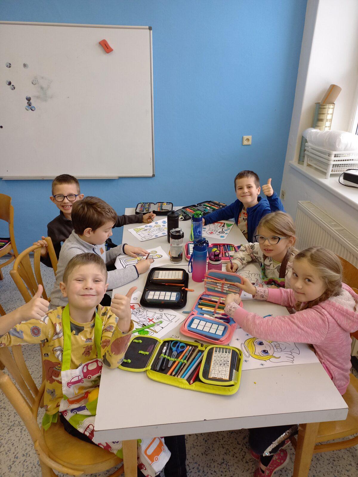 Prvňáčci pečou na vánoční jarmark - 9