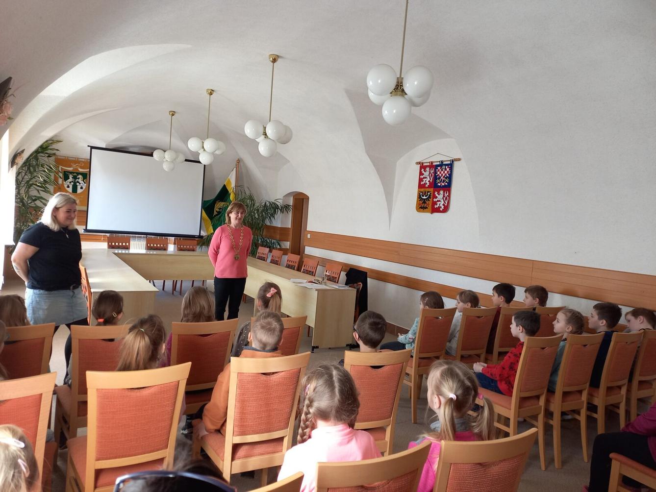 Prvňáčci v obecní knihovně - 1