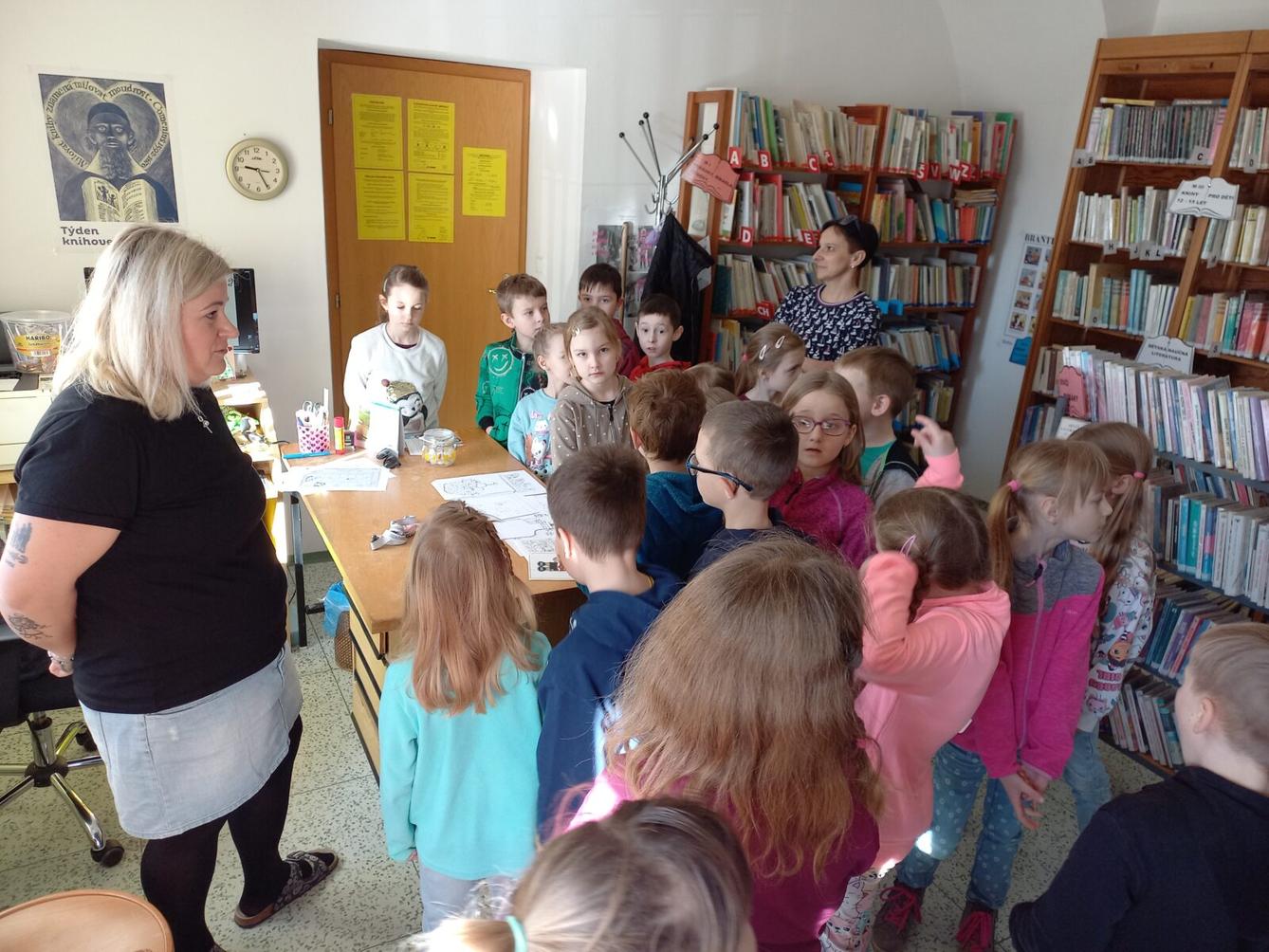 Prvňáčci v obecní knihovně - 2