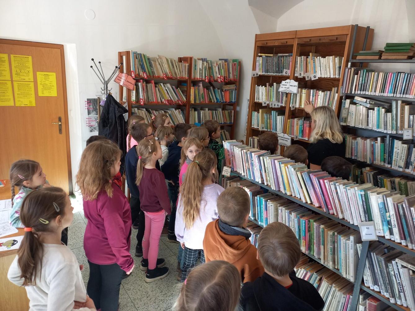 Prvňáčci v obecní knihovně - 4