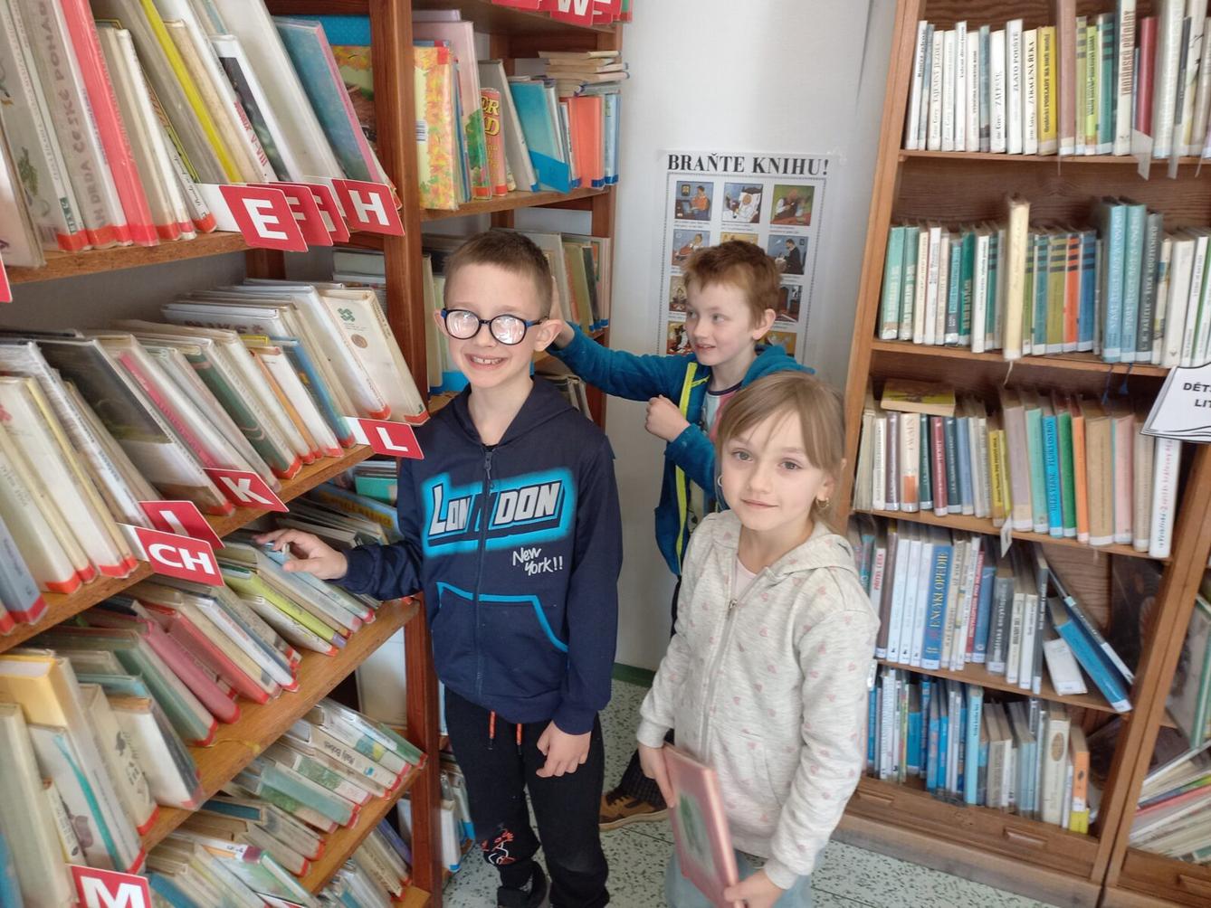 Prvňáčci v obecní knihovně - 7