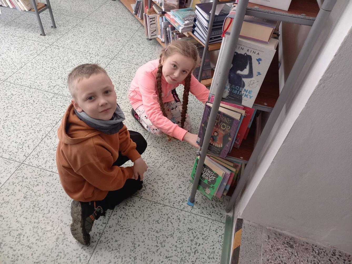 Prvňáčci v obecní knihovně - 8