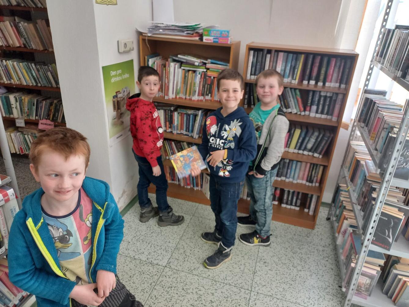 Prvňáčci v obecní knihovně - 11