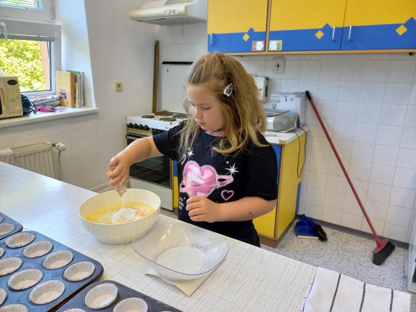 Prvňáčci pečou pro maminky - 5