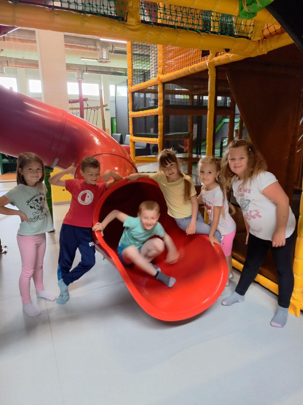 Prvňáčci na výletě ve Skipi - 6