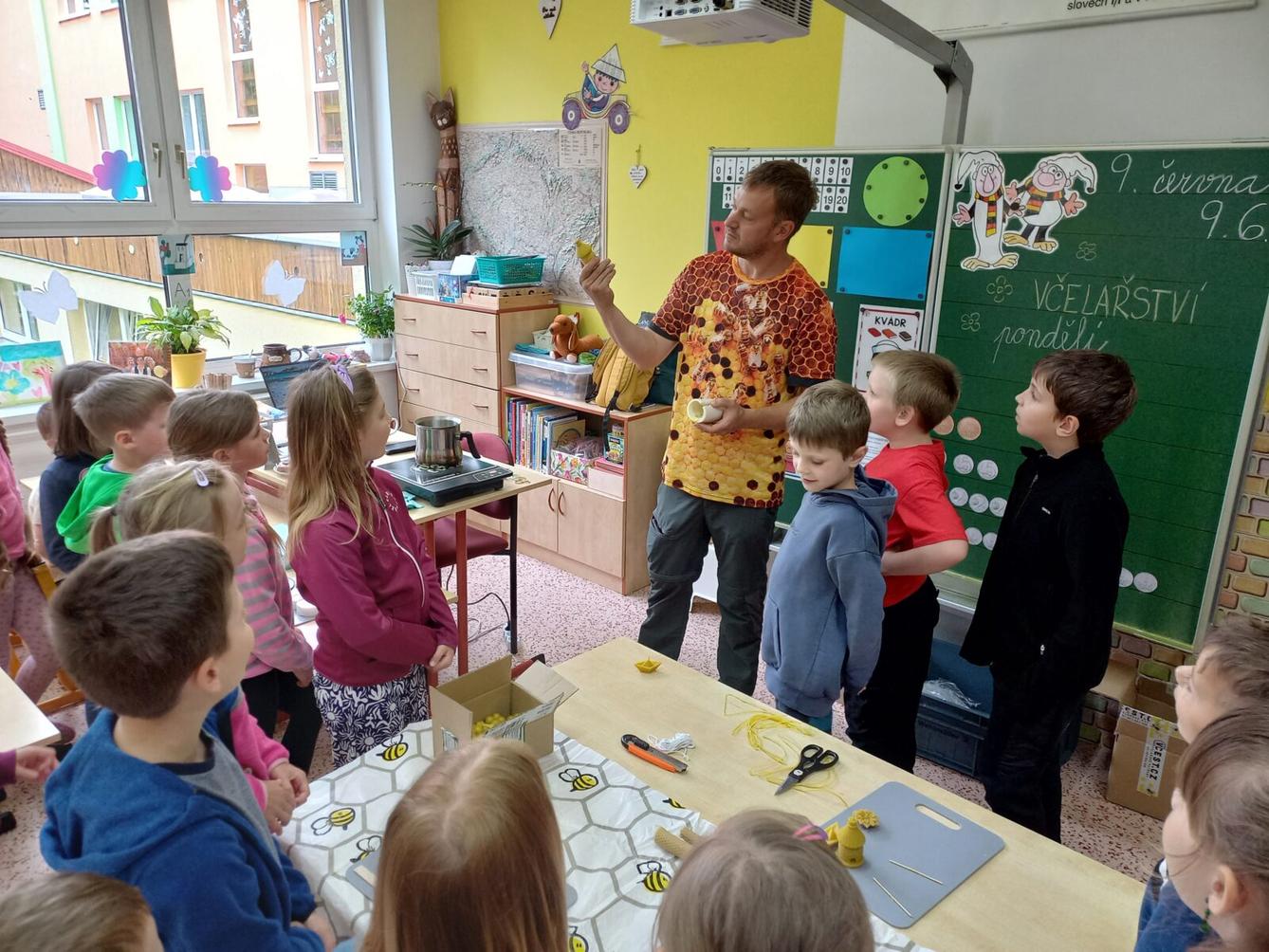 Tematická dílna "Včelařství" v 1. a 2. třídě - 13