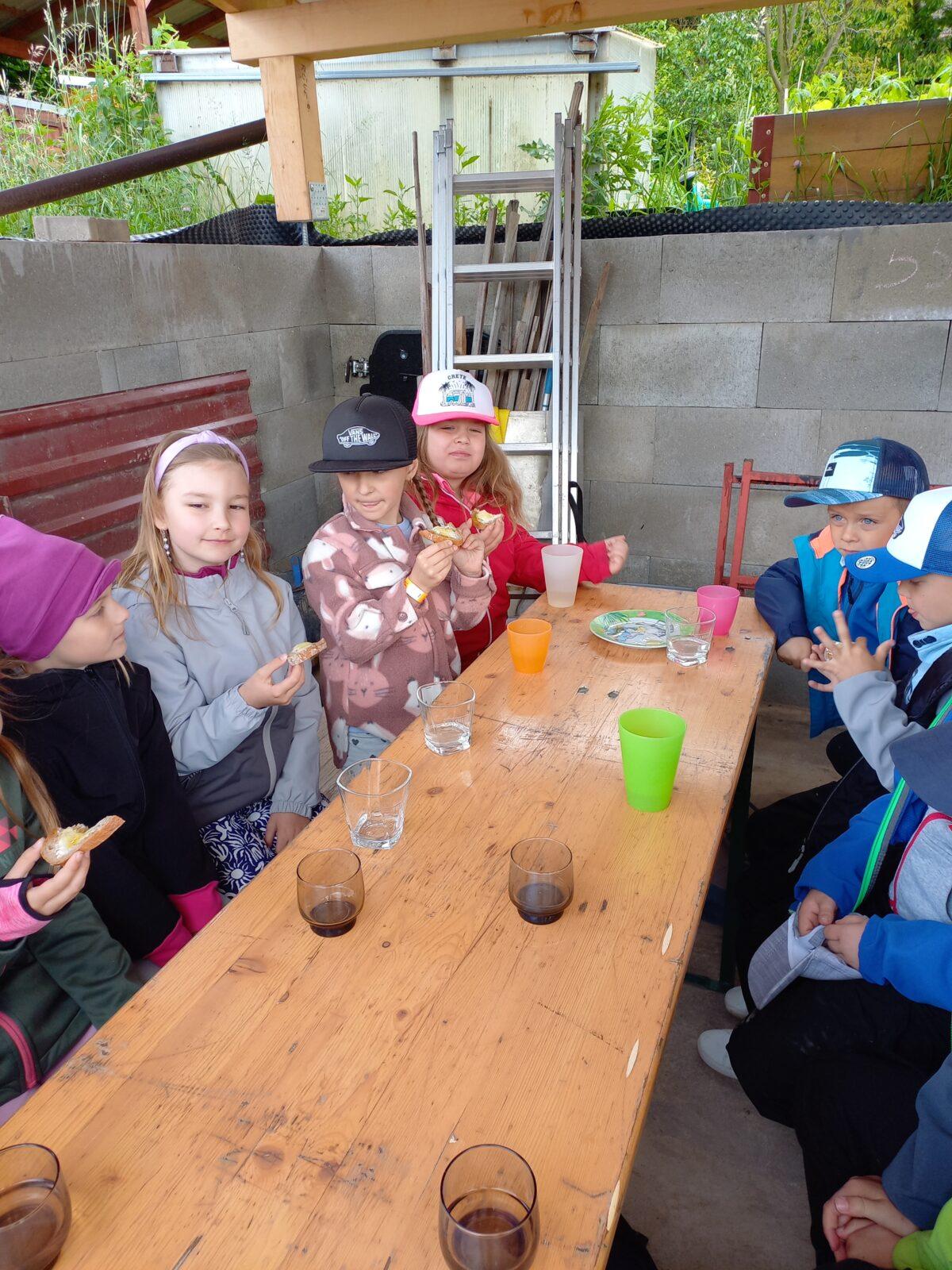 Tematická dílna "Včelařství" v 1. a 2. třídě - 17