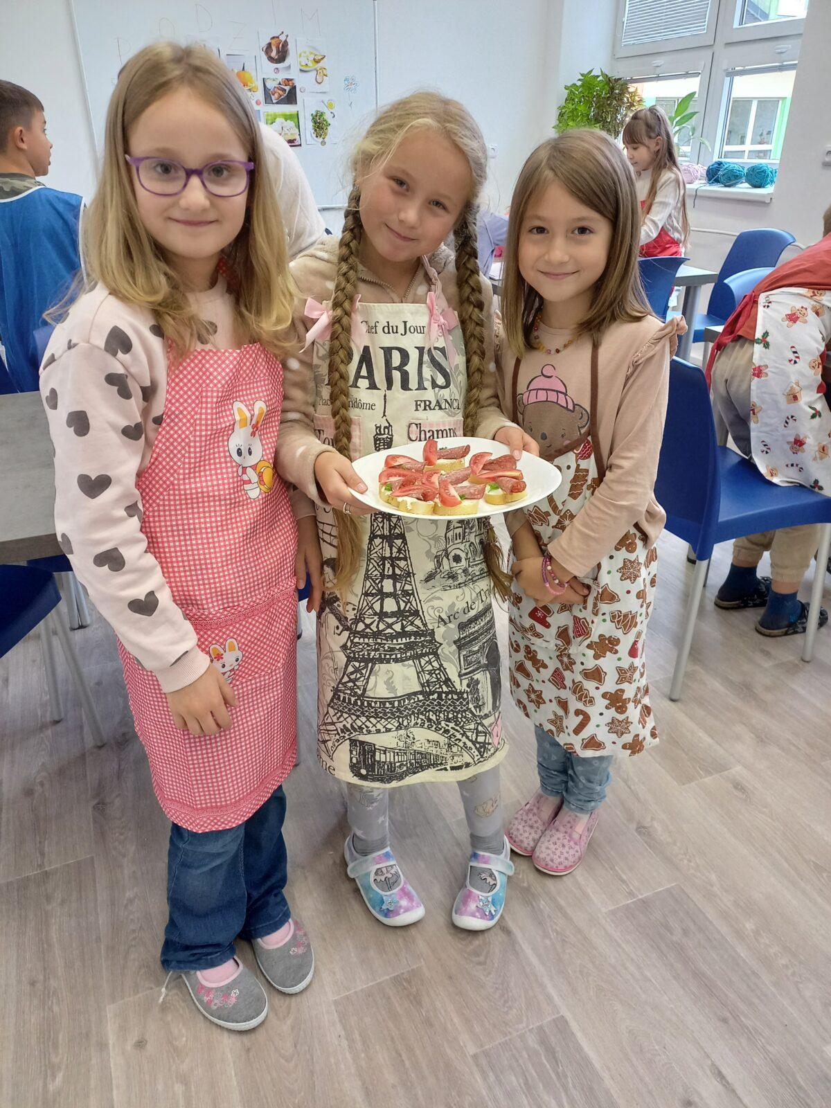 Druháčci v nové školní kuchyňce - 15