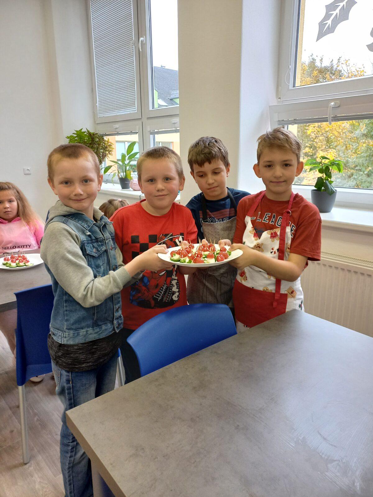 Druháčci v nové školní kuchyňce - 18