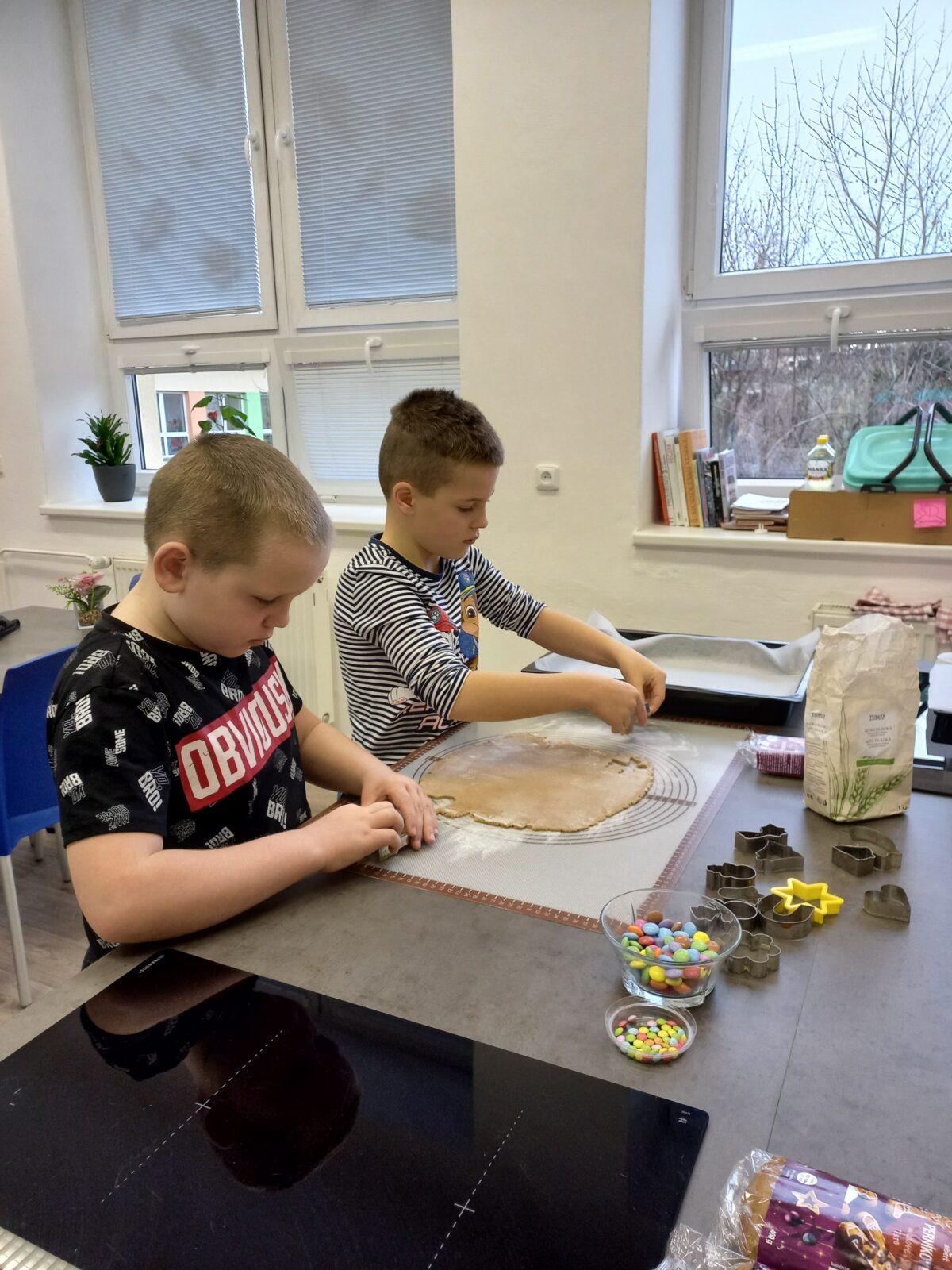 Druháčci pečou perníčky - 2