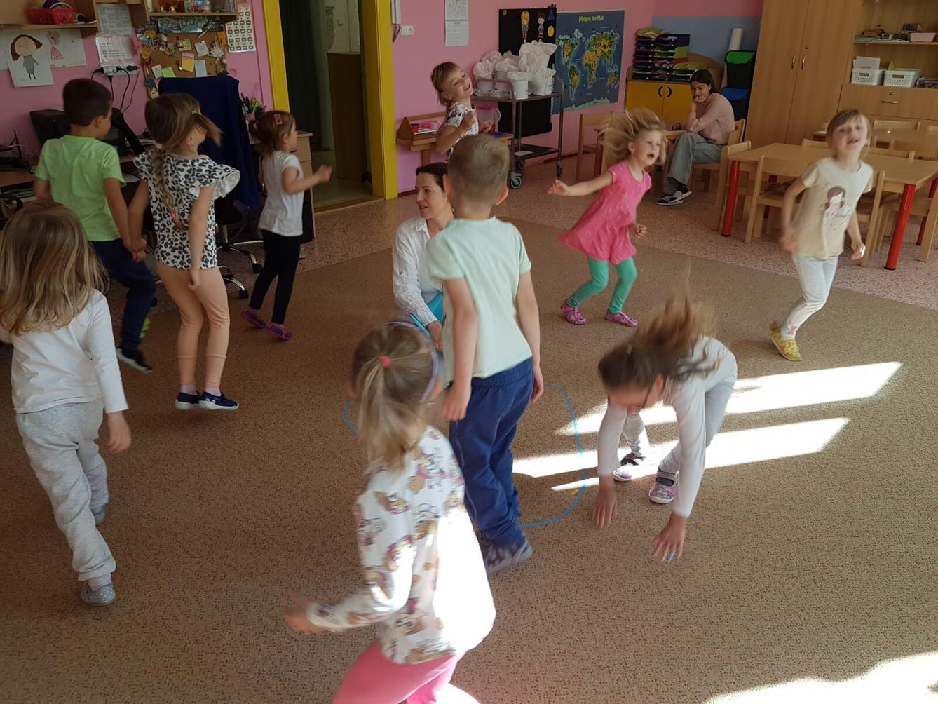 SOVIČKY: ,,MOJE MAMINKA MÁ SVÁTEK - RODINA" - 16