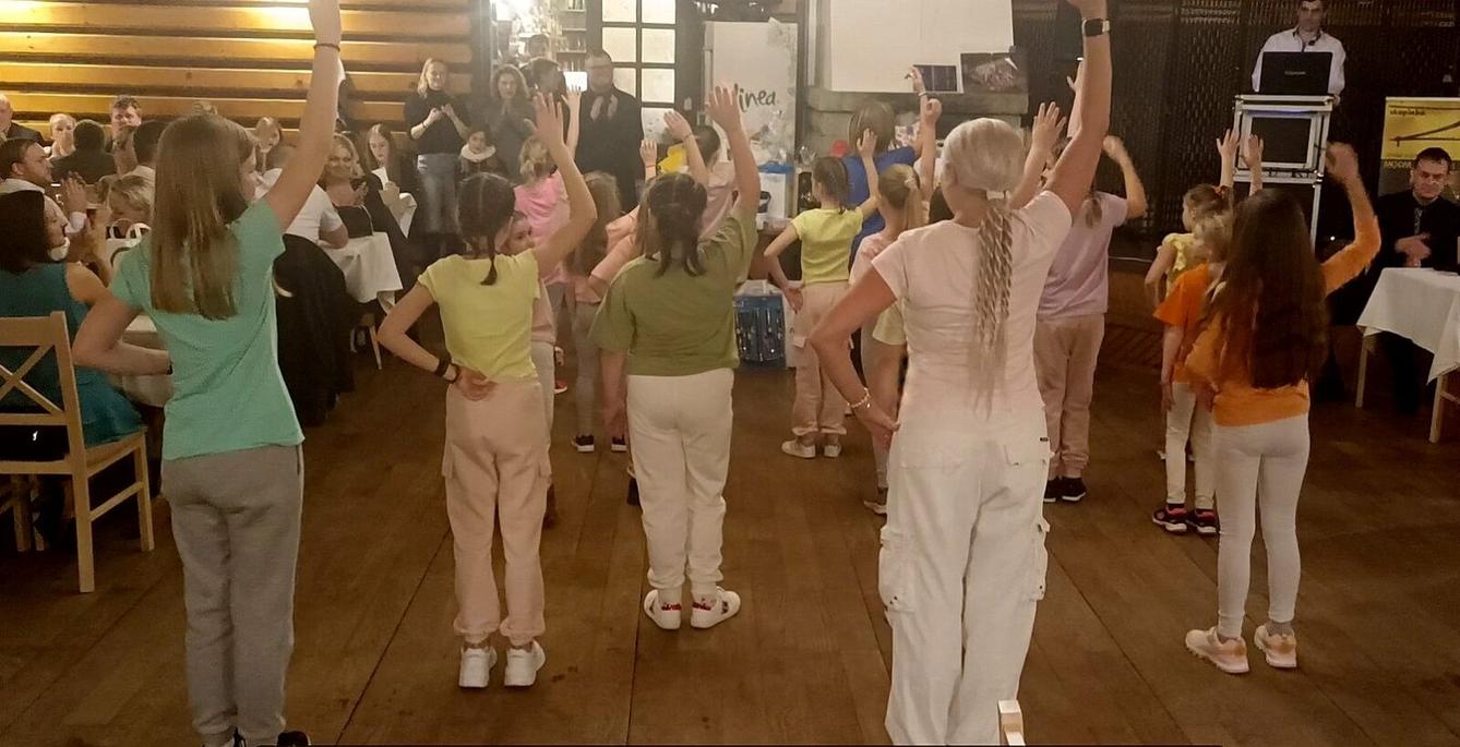 24. 2. Předtančení na plese SRPŠ - 4