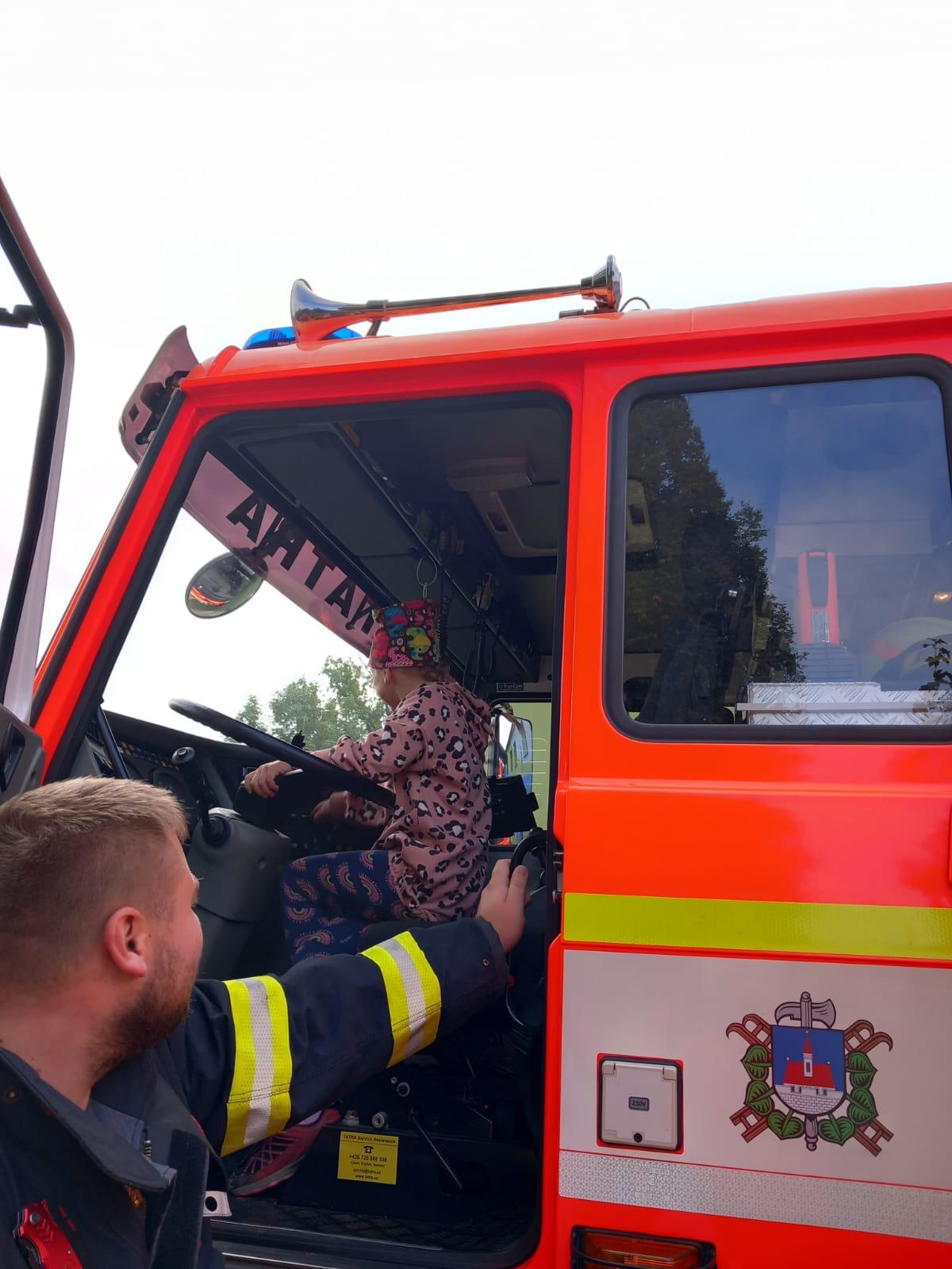 Návštěva dobrovolných hasičů v naší školce... - 4