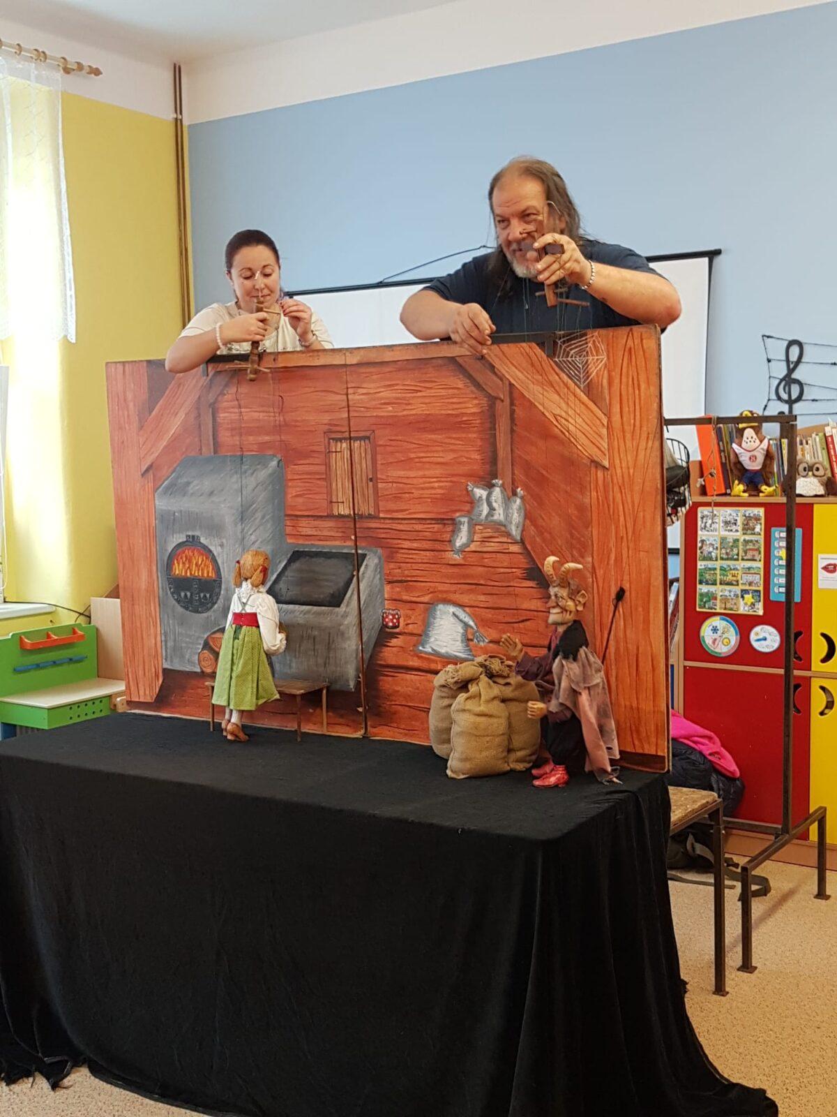 divadýlko: ,,JAK ČERTÍ JELITO A KOPYTO VAŘILI VTIPNOU KAŠI" - 3