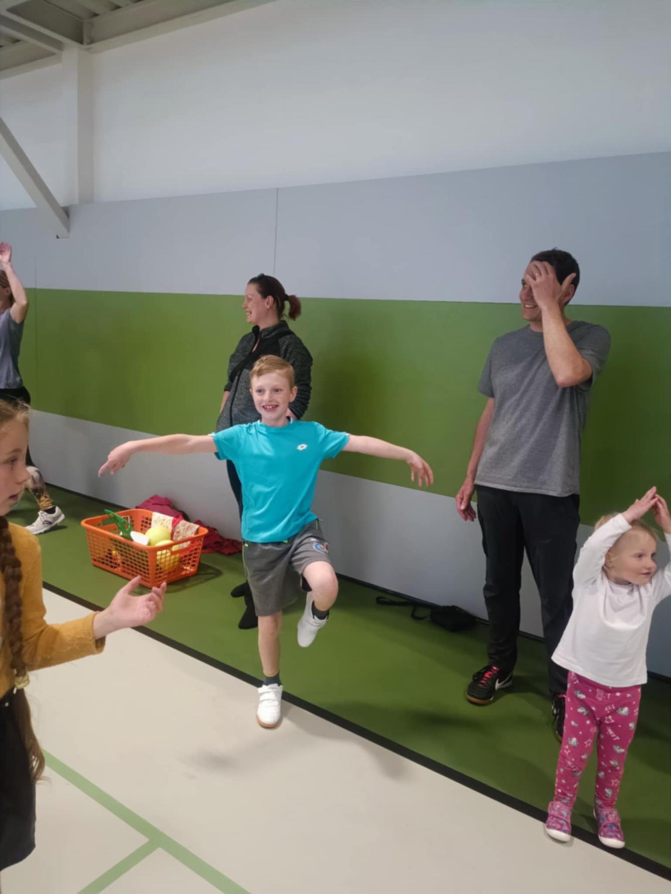 Družinka a děti s rodiči**"sportovní odpoledne" - 7