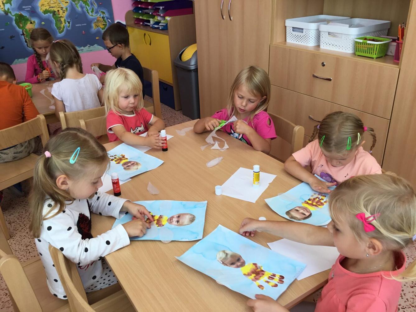 týdenní  projekt: ,,od kytičky k medu" - 16