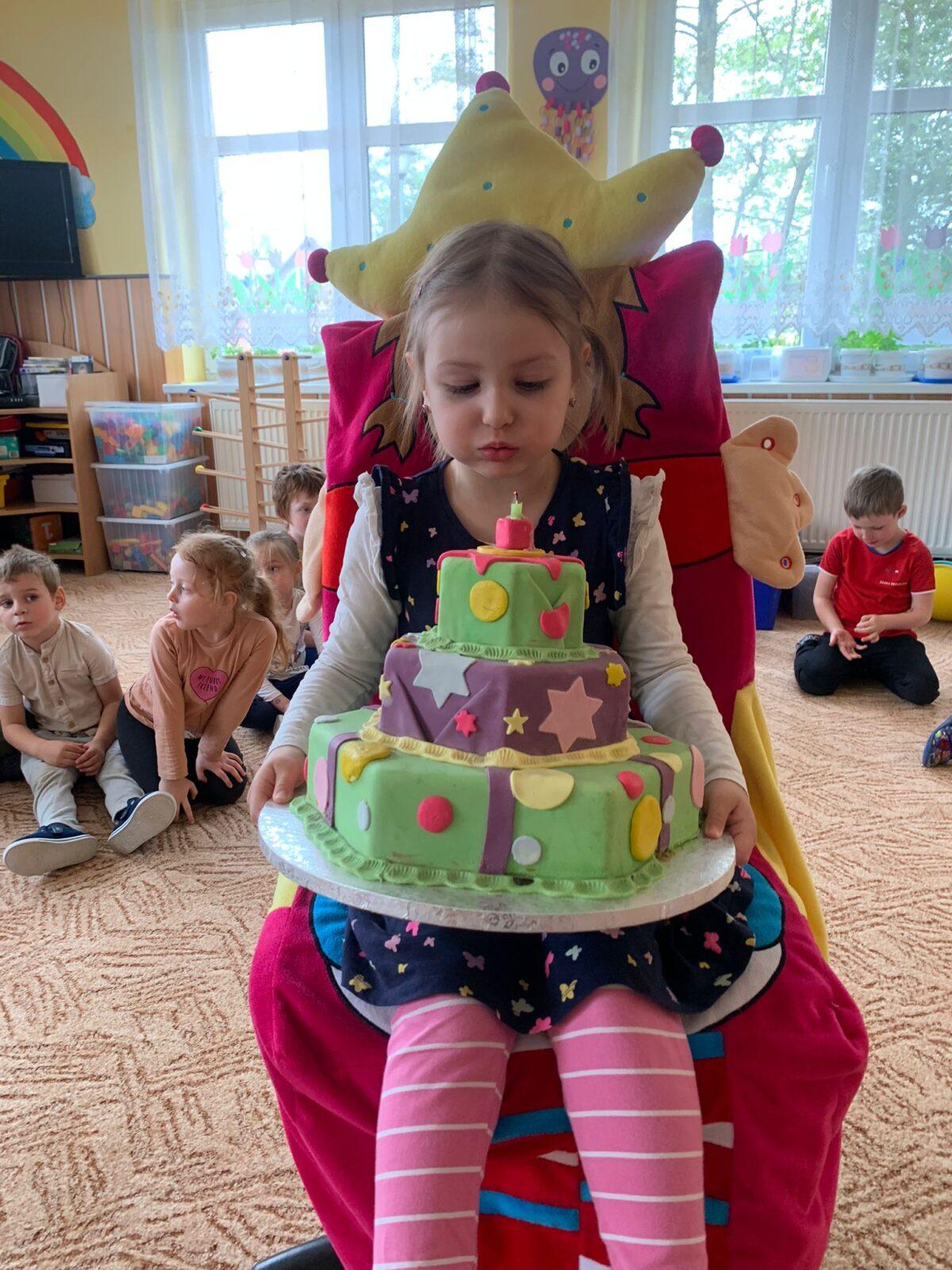 EMILKA SLAVÍ NAROZENINY - 1