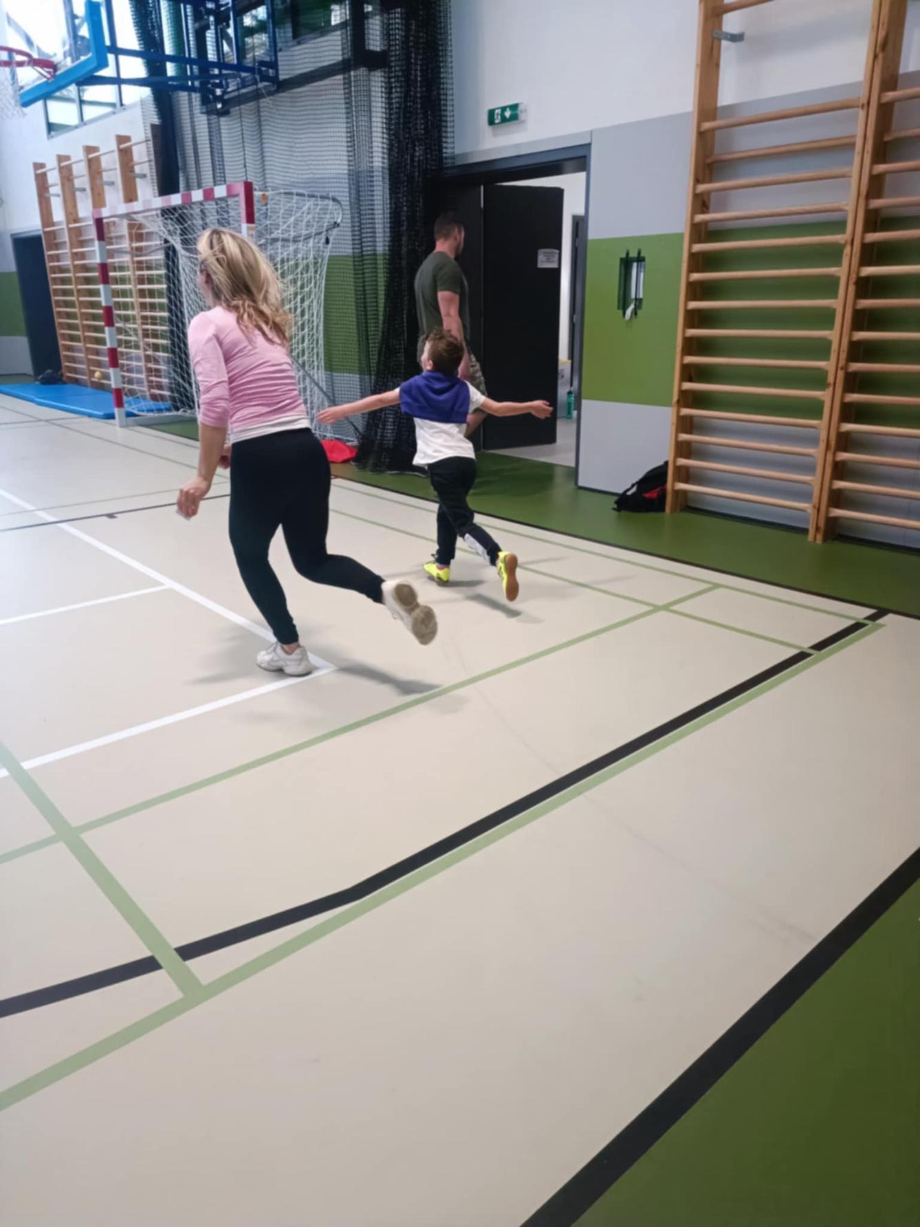 Družinka a děti s rodiči**"sportovní odpoledne" - 10