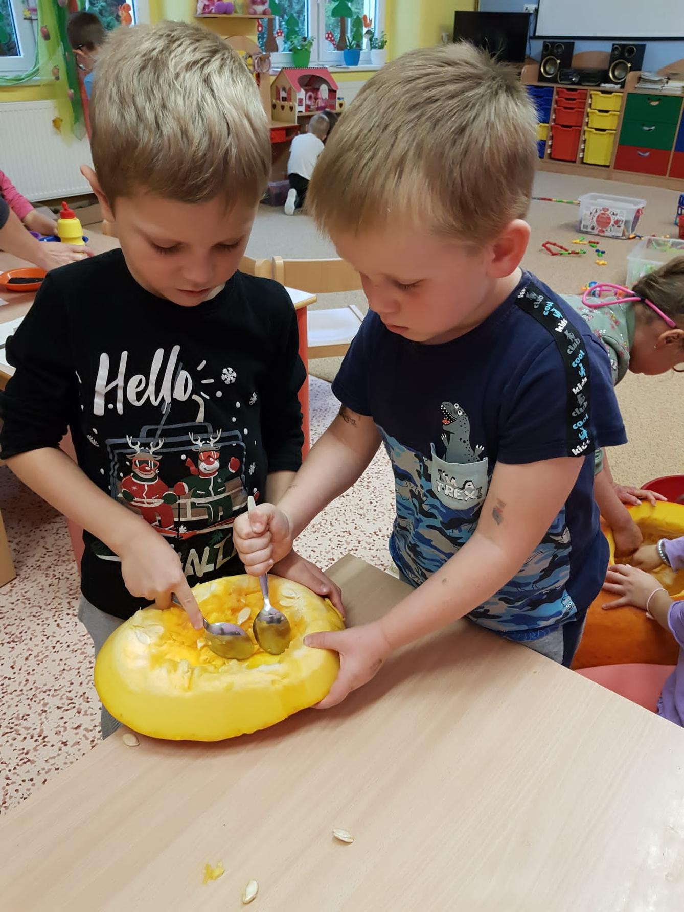 SOVIČKY: ,,LISTÍ ŽLOUTNE, POLETUJE" - 25