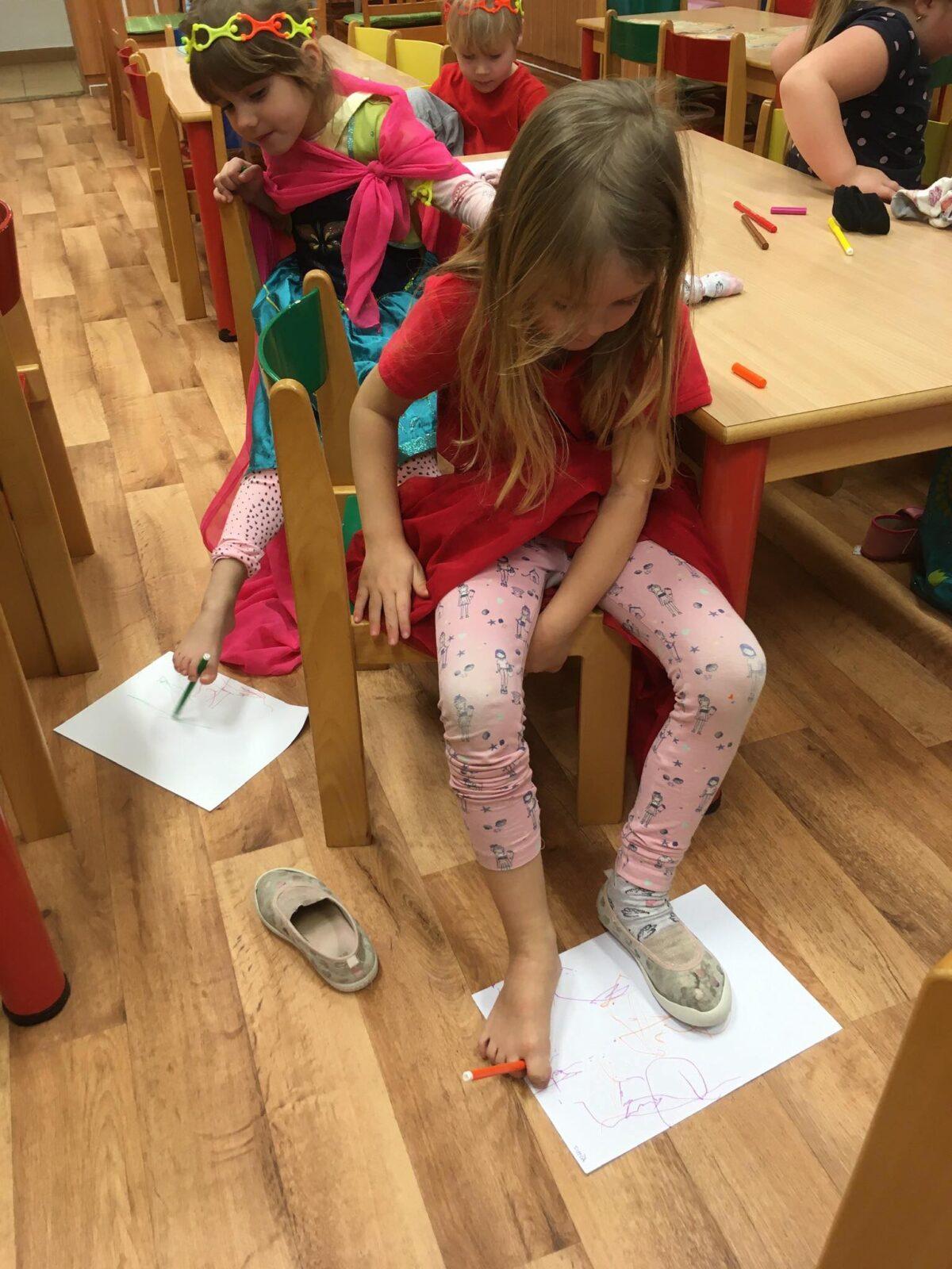 Kreslíme pusou a nohou - 2