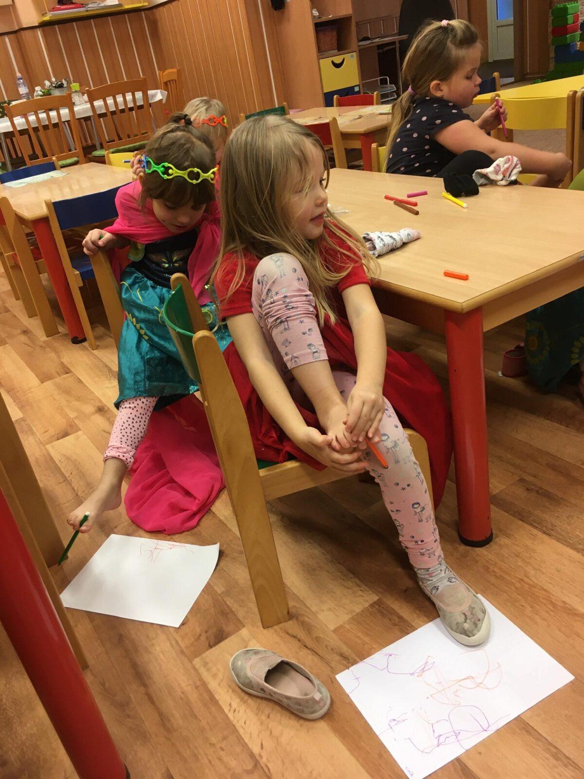 Kreslíme pusou a nohou - 3