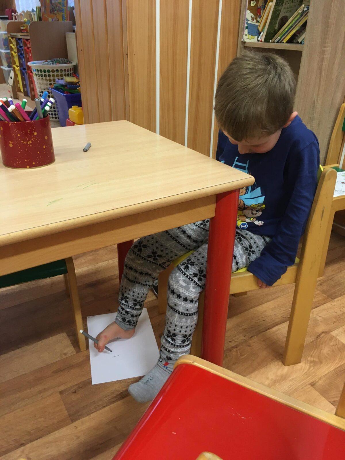 Kreslíme pusou a nohou - 5