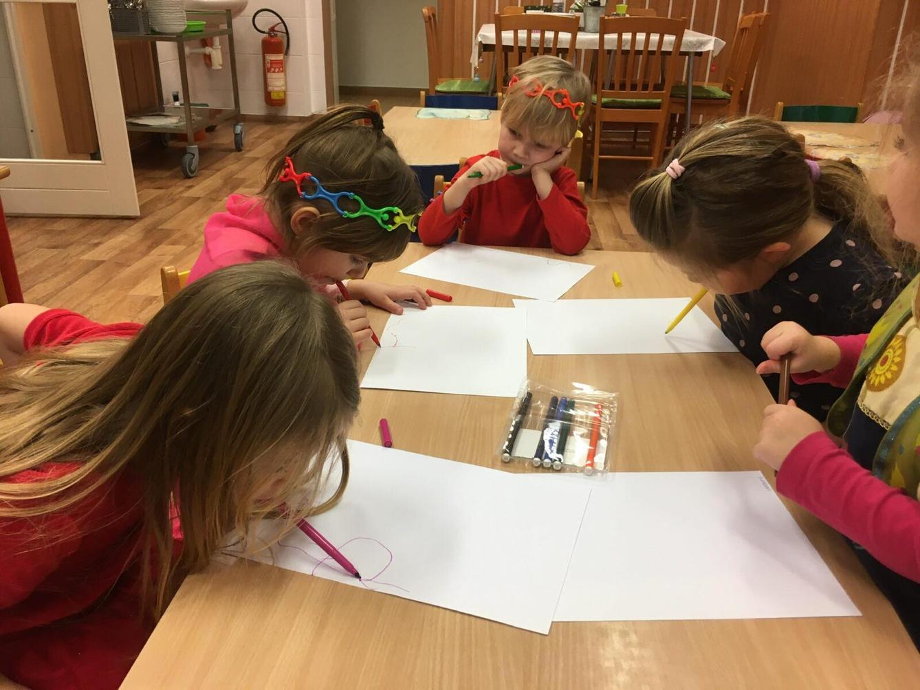 Kreslíme pusou a nohou - 7