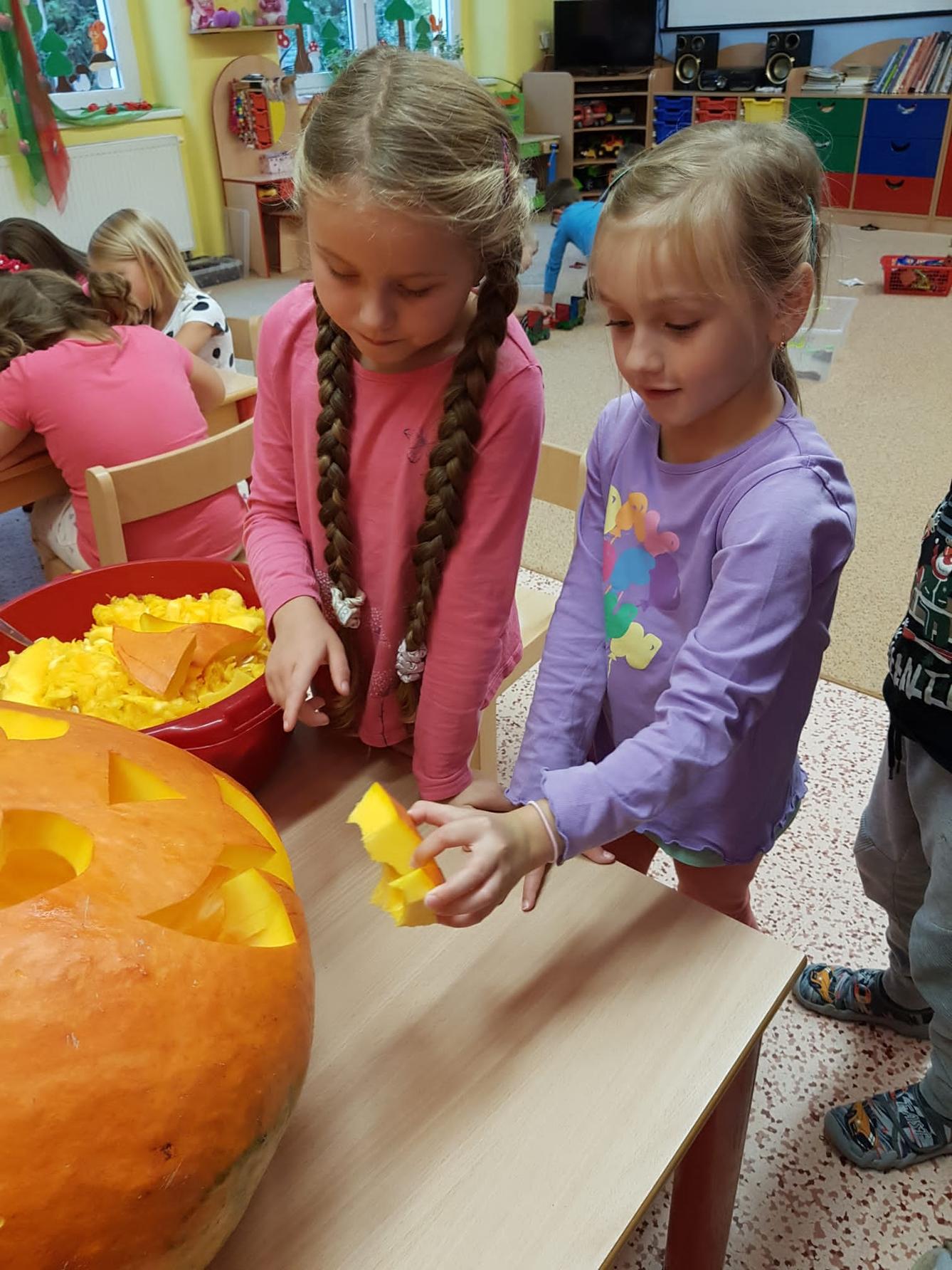 SOVIČKY: ,,LISTÍ ŽLOUTNE, POLETUJE" - 26