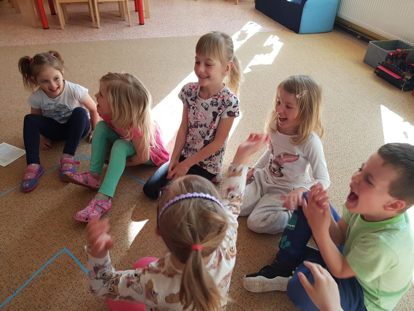 SOVIČKY: ,,MOJE MAMINKA MÁ SVÁTEK - RODINA" - 24