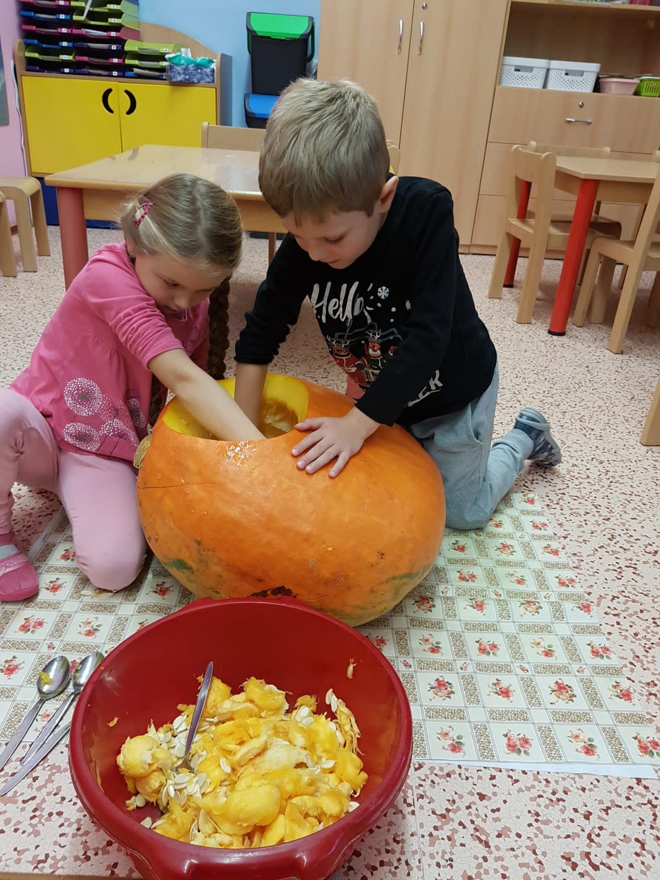 SOVIČKY: ,,LISTÍ ŽLOUTNE, POLETUJE" - 27