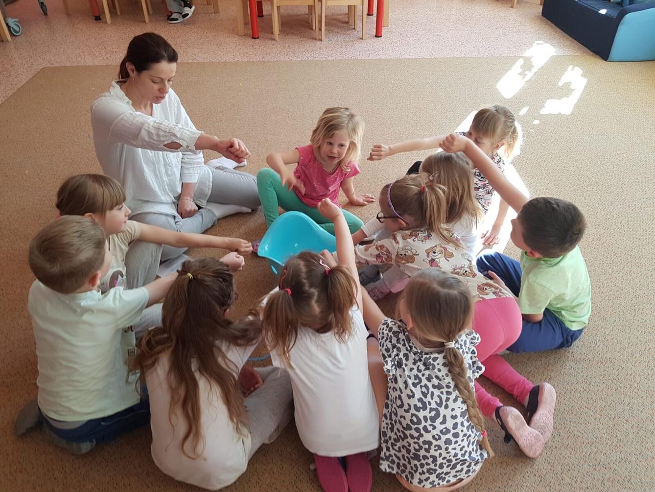 SOVIČKY: ,,MOJE MAMINKA MÁ SVÁTEK - RODINA" - 25