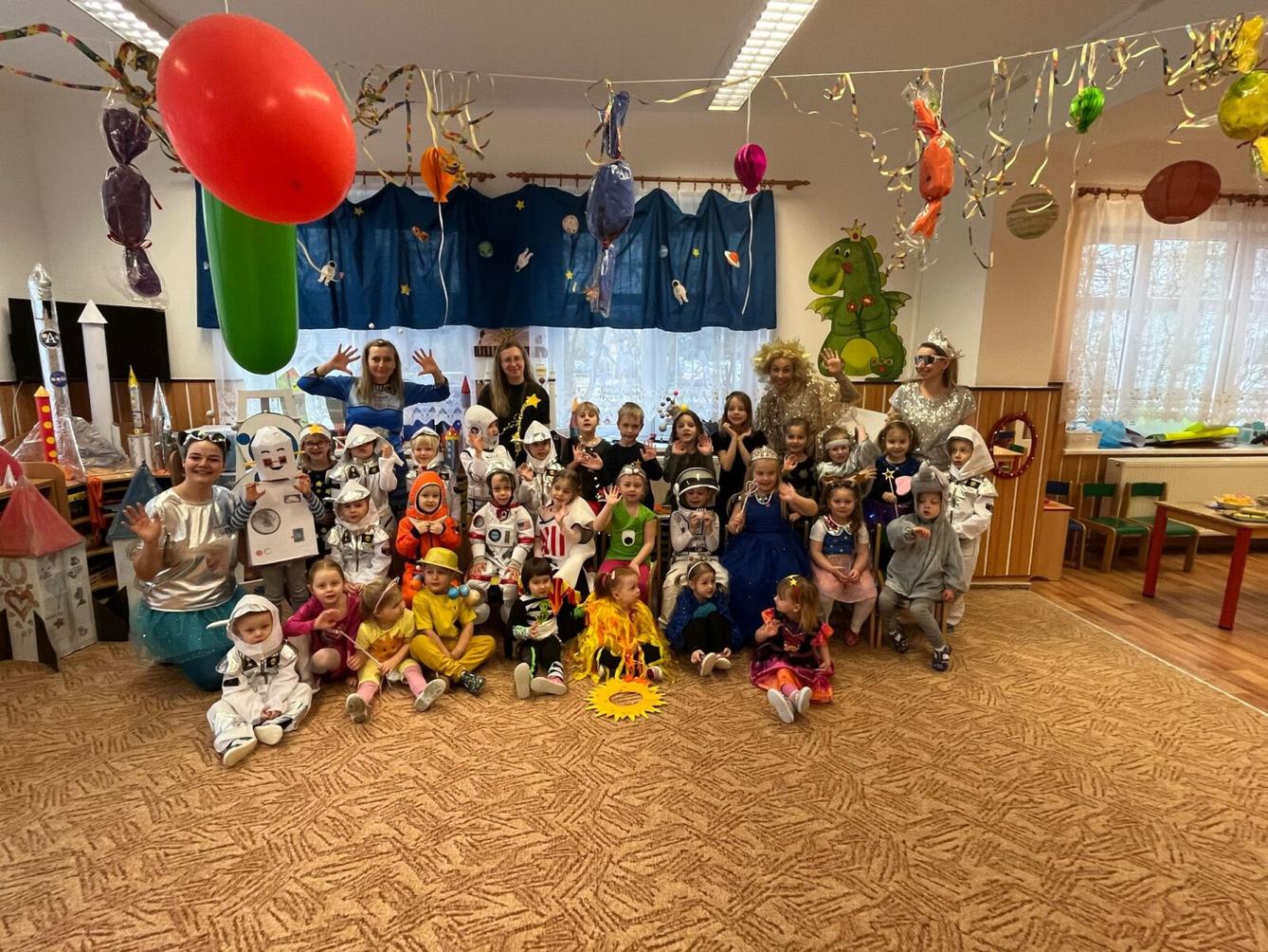 karneval na téma vesmír + přehlídka raket - 14