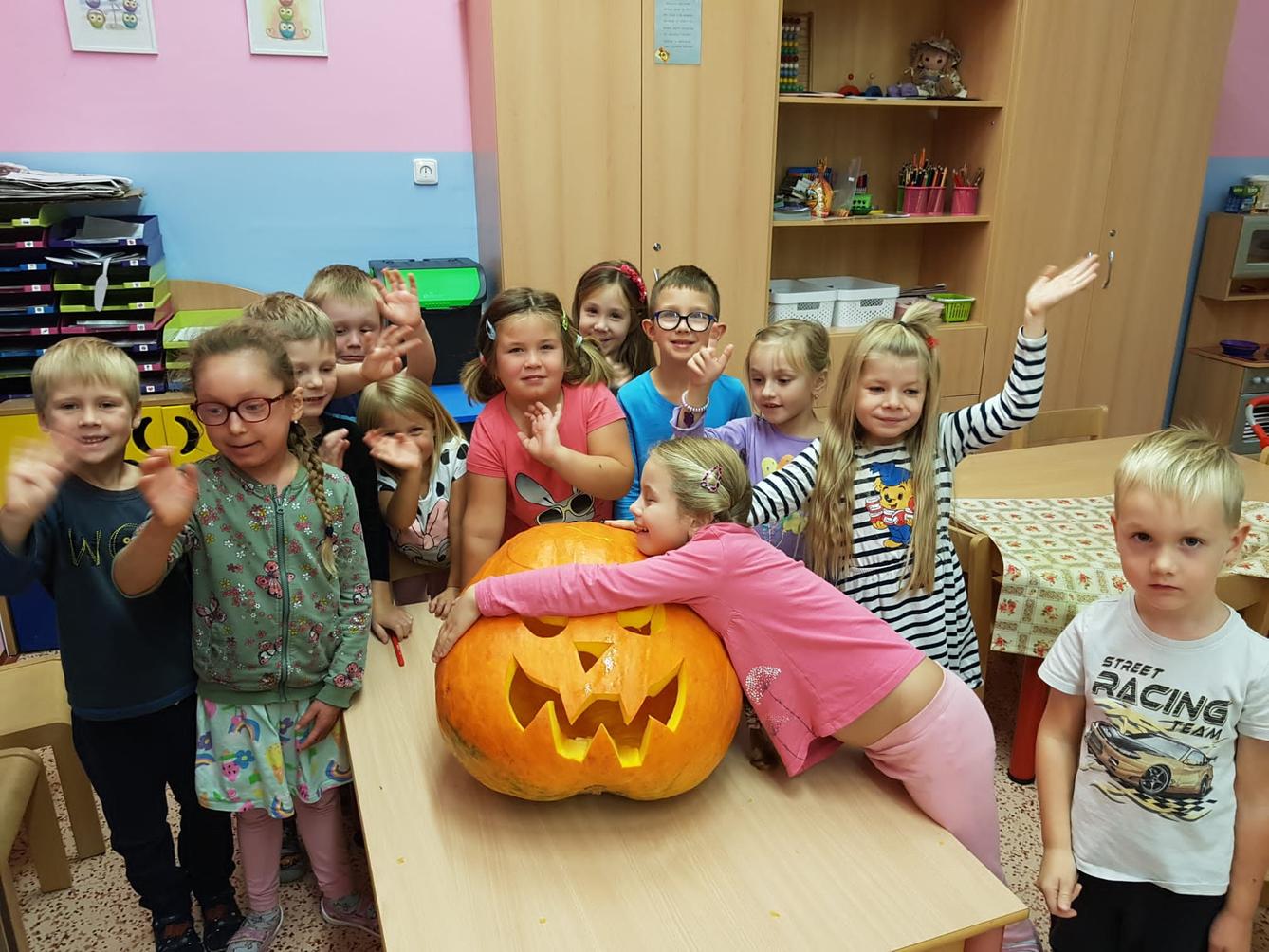 SOVIČKY: ,,LISTÍ ŽLOUTNE, POLETUJE" - 29