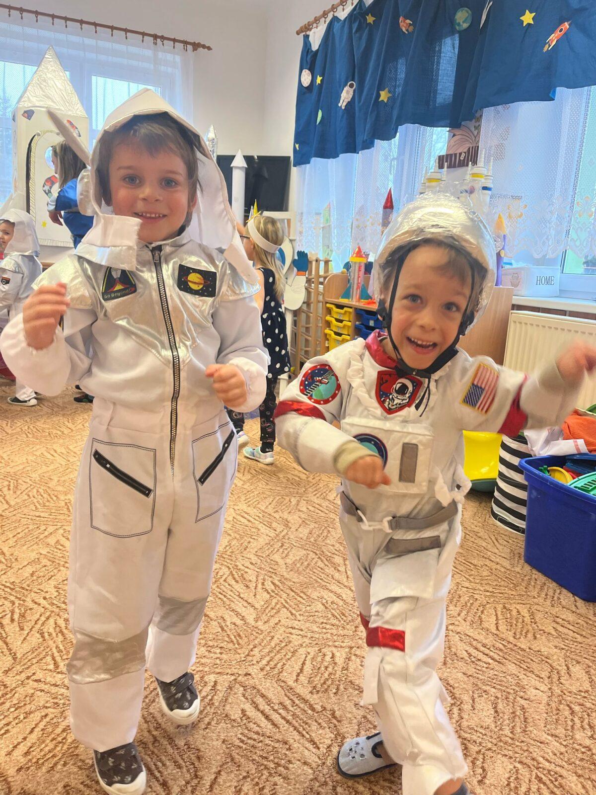 karneval na téma vesmír + přehlídka raket - 15