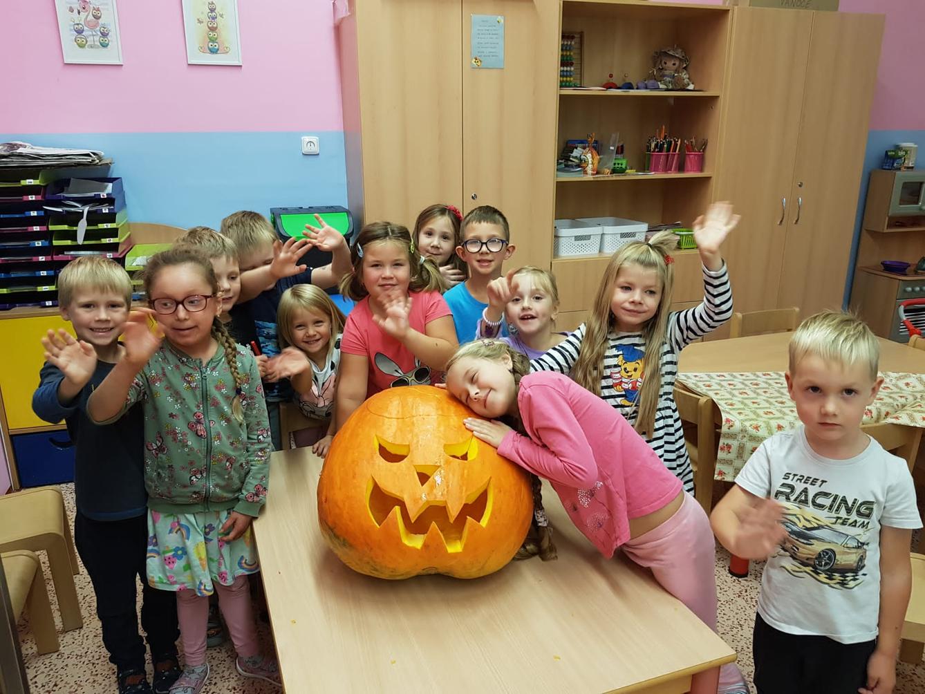 SOVIČKY: ,,LISTÍ ŽLOUTNE, POLETUJE" - 30