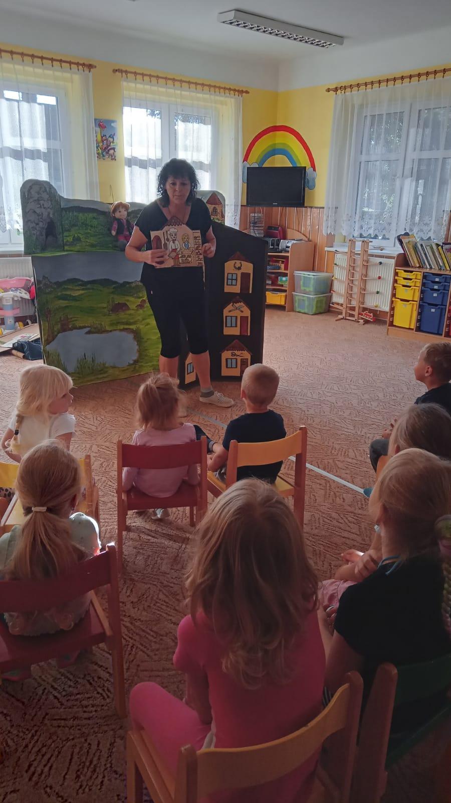 Divadlo "U dvou sluncí"- "Jak se stal Honza rytířem" - 1