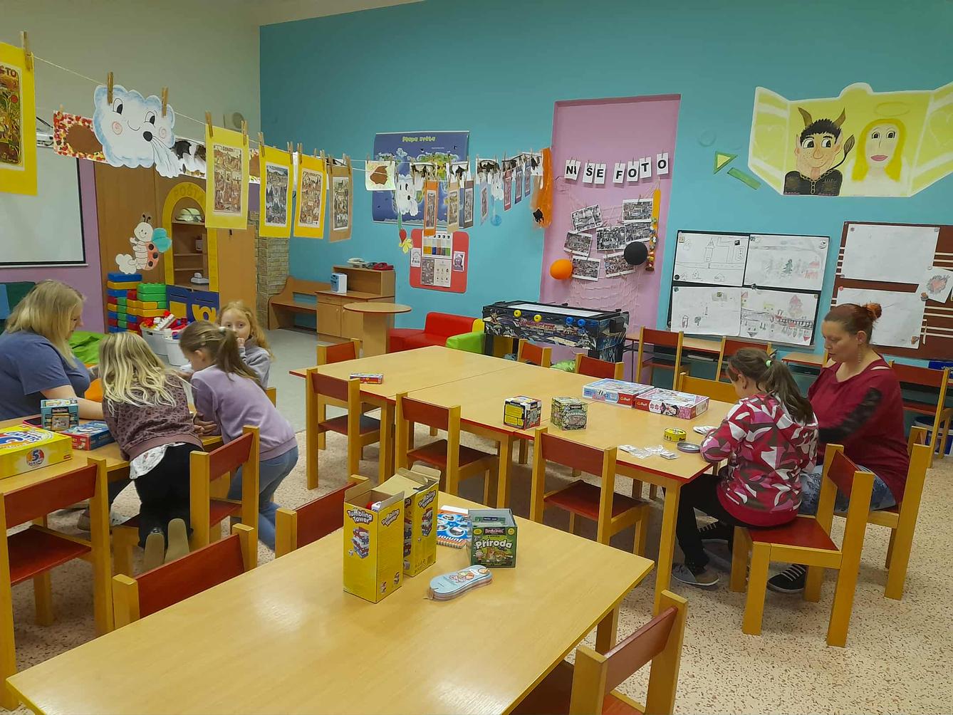 VÝROBA SVÍČEK - DRUŽINKY 1.a 2. oddělení - 12