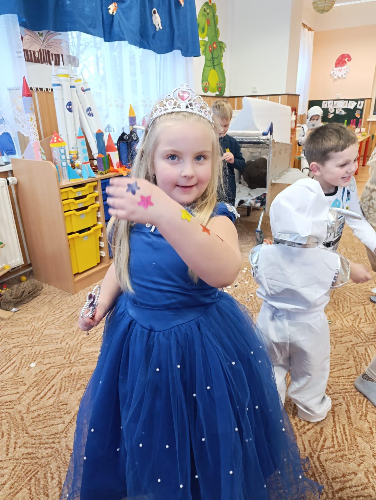 karneval na téma vesmír + přehlídka raket - 17