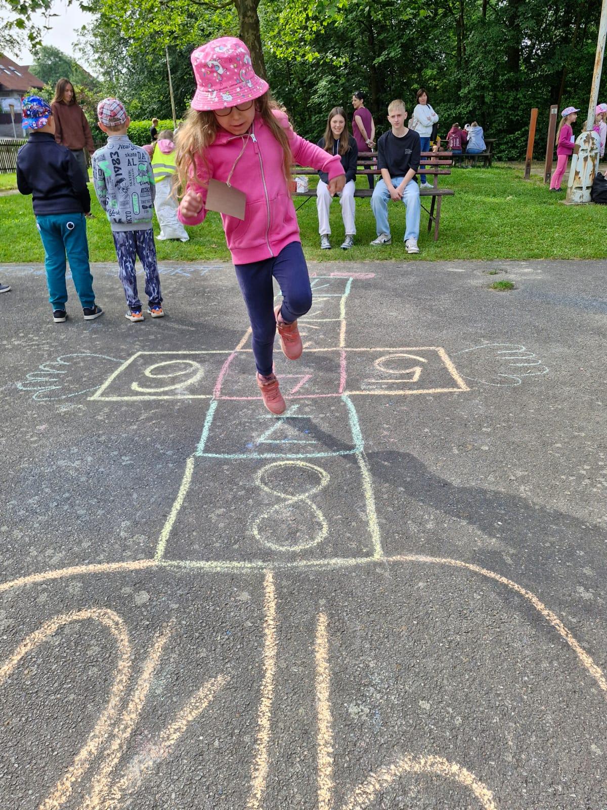 PŘEDŠKOLÁCI VE ŠKOLE - 4