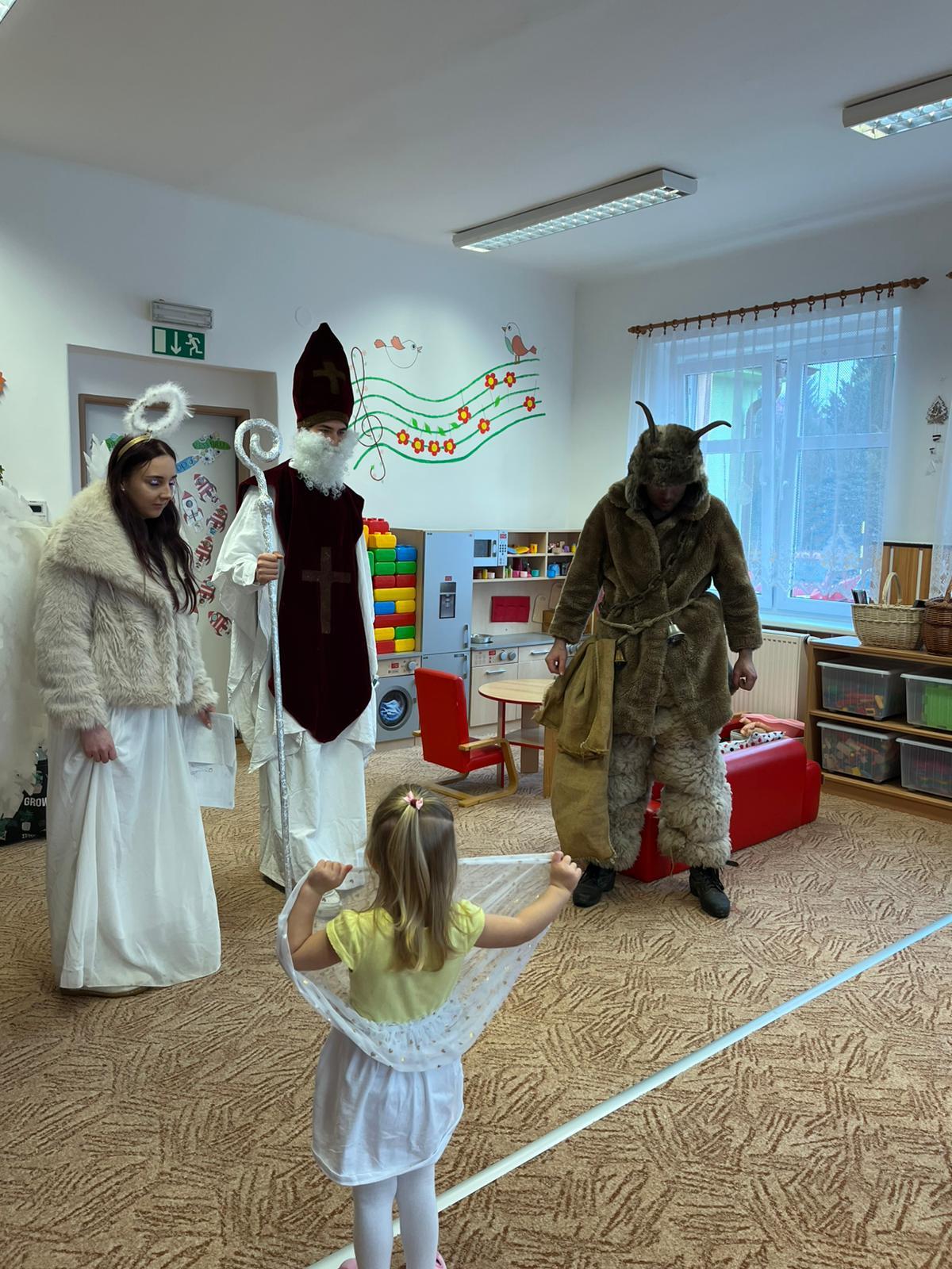 Mikuláš, anděl a čert ve školce - 1