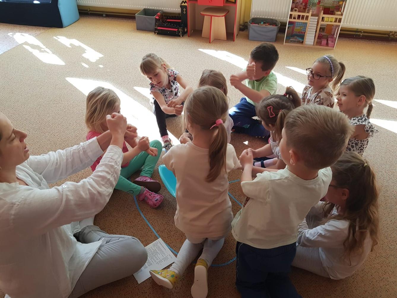 SOVIČKY: ,,MOJE MAMINKA MÁ SVÁTEK - RODINA" - 28