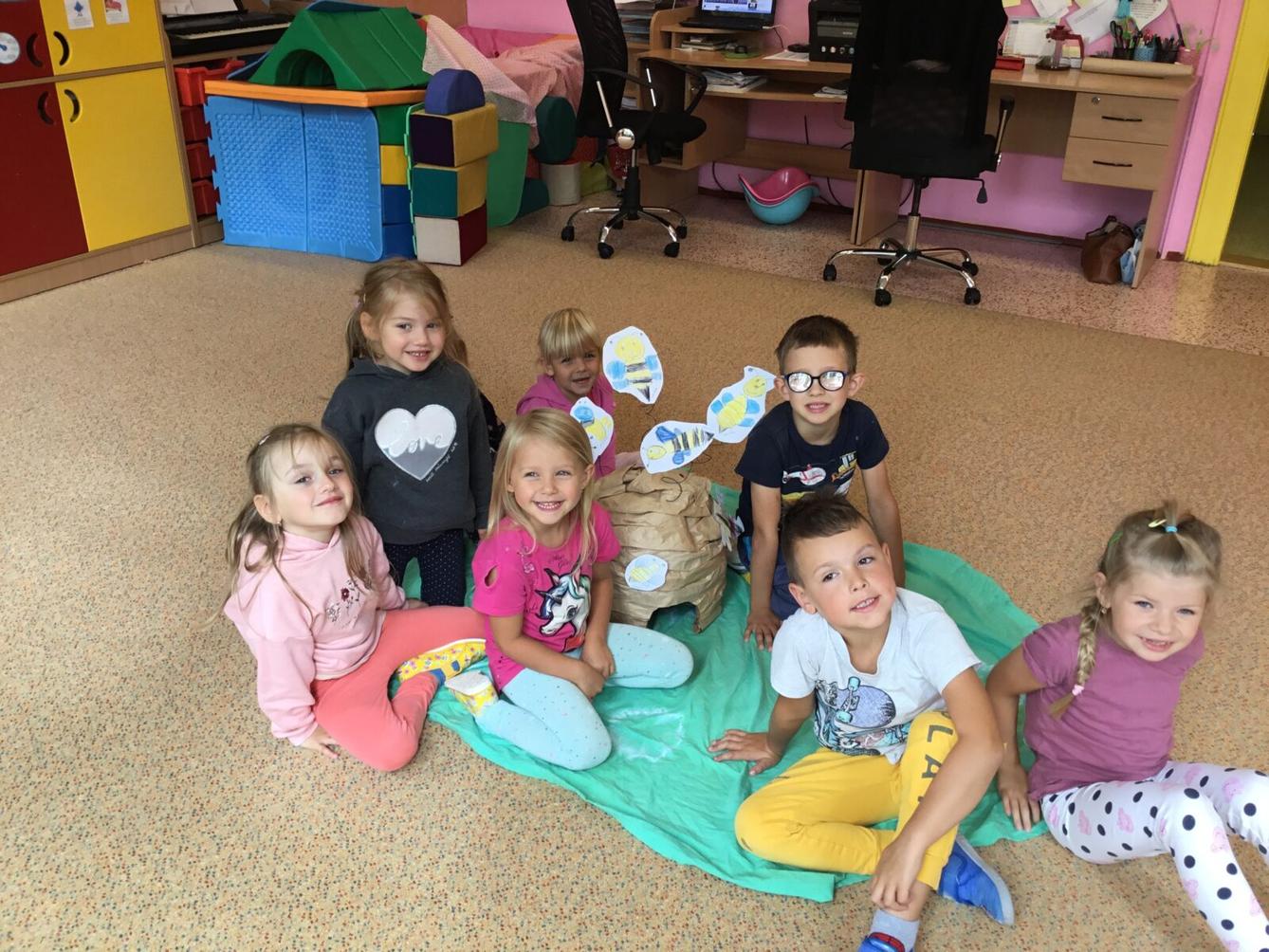 týdenní  projekt: ,,od kytičky k medu" - 24