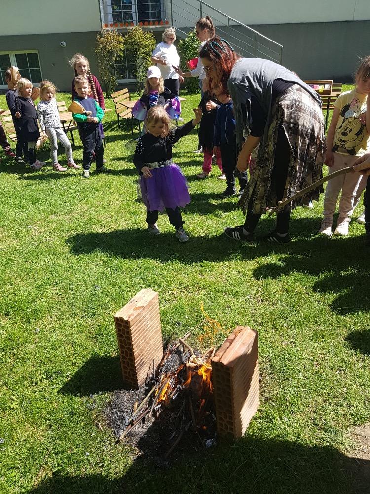 ČARODĚJNICKÝ REJ - 25