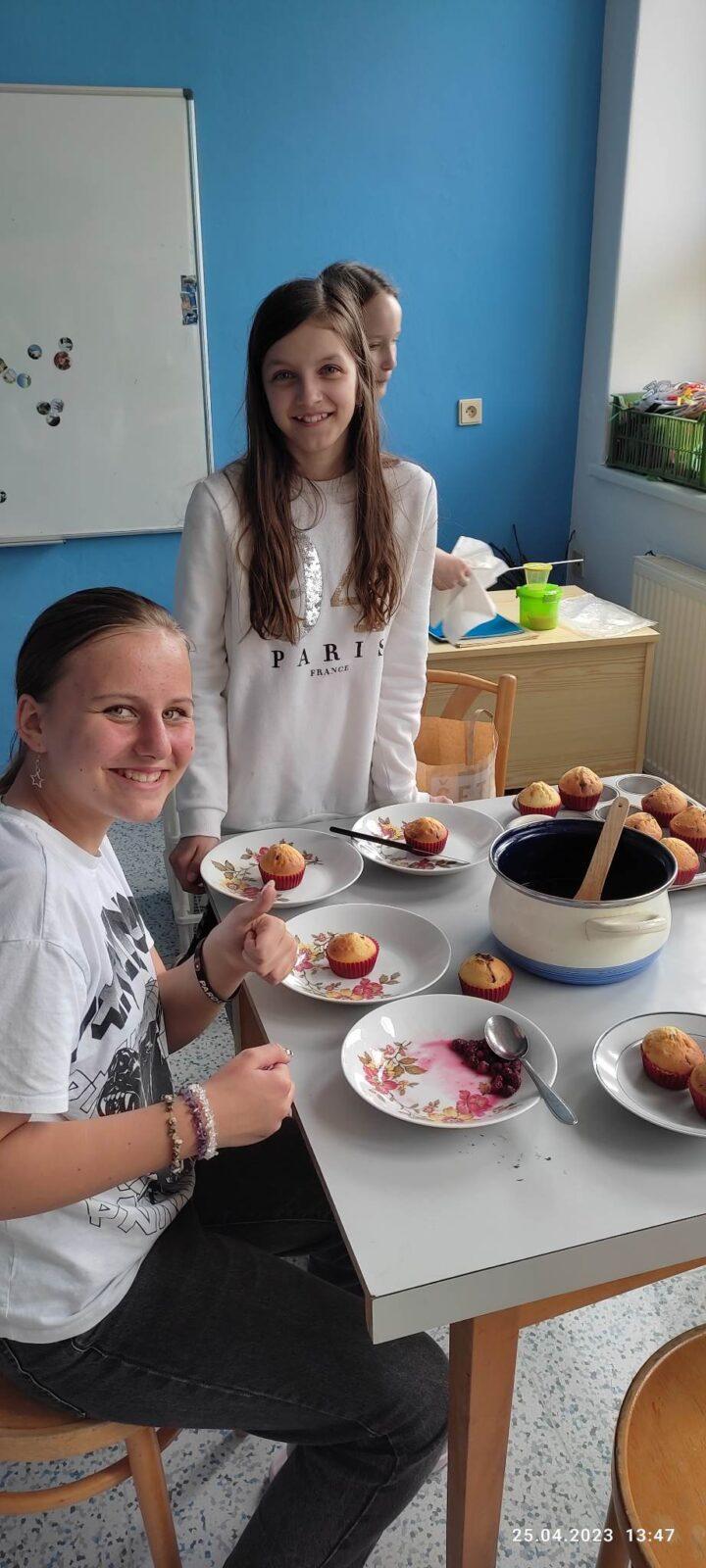 6. třída - dívky na pracovních činnostech - 1