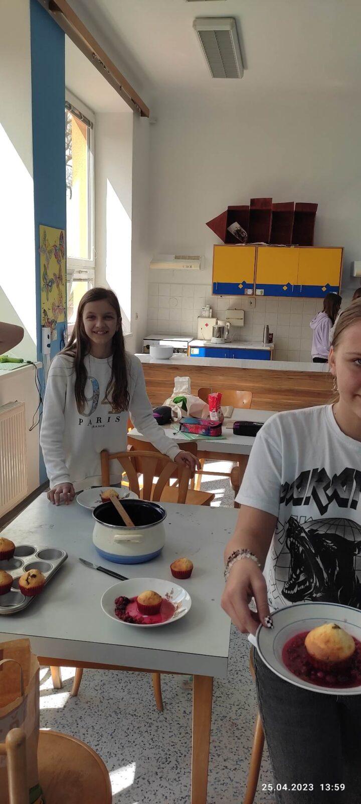 6. třída - dívky na pracovních činnostech - 5