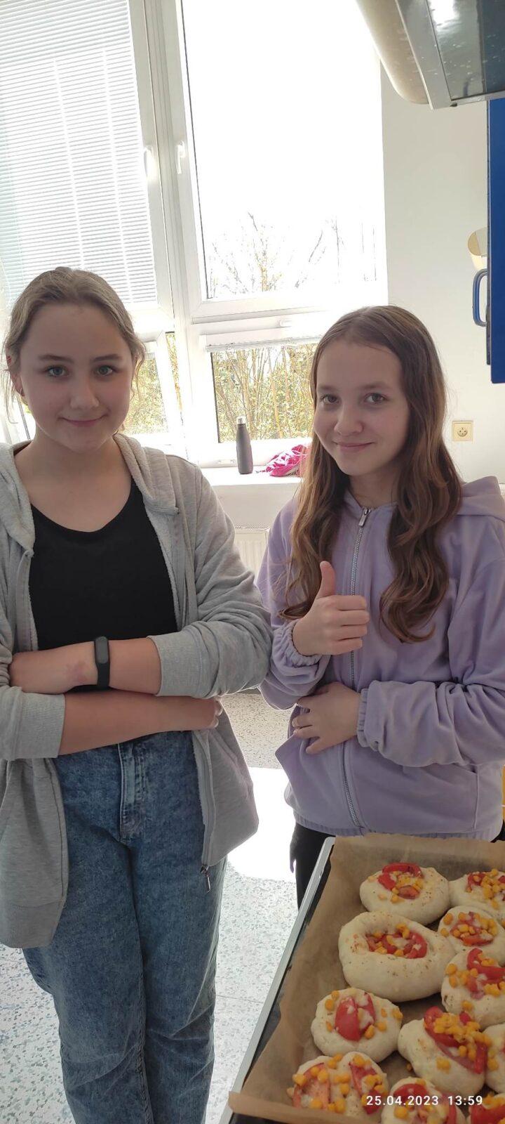 6. třída - dívky na pracovních činnostech - 8