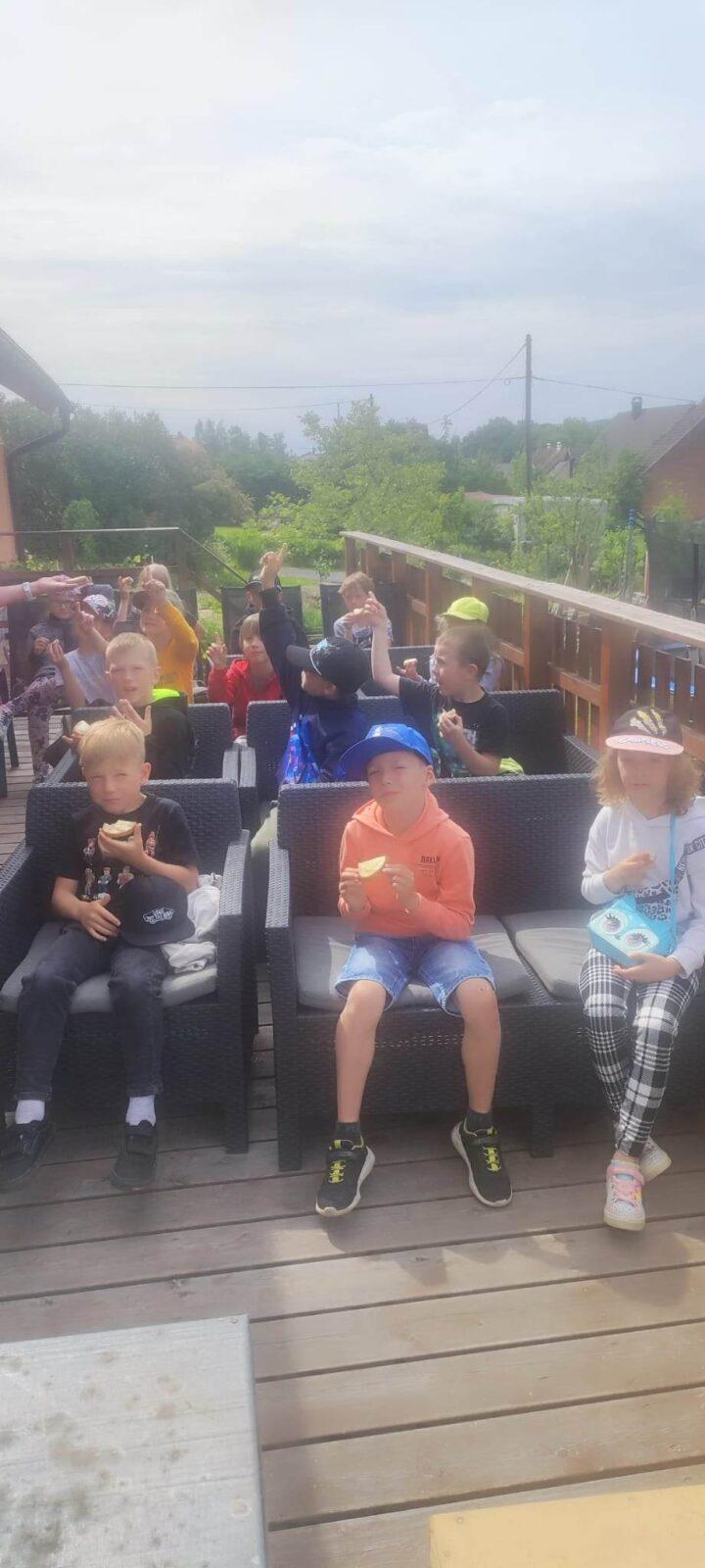 Návštěva prvňáků u včelaře - 3