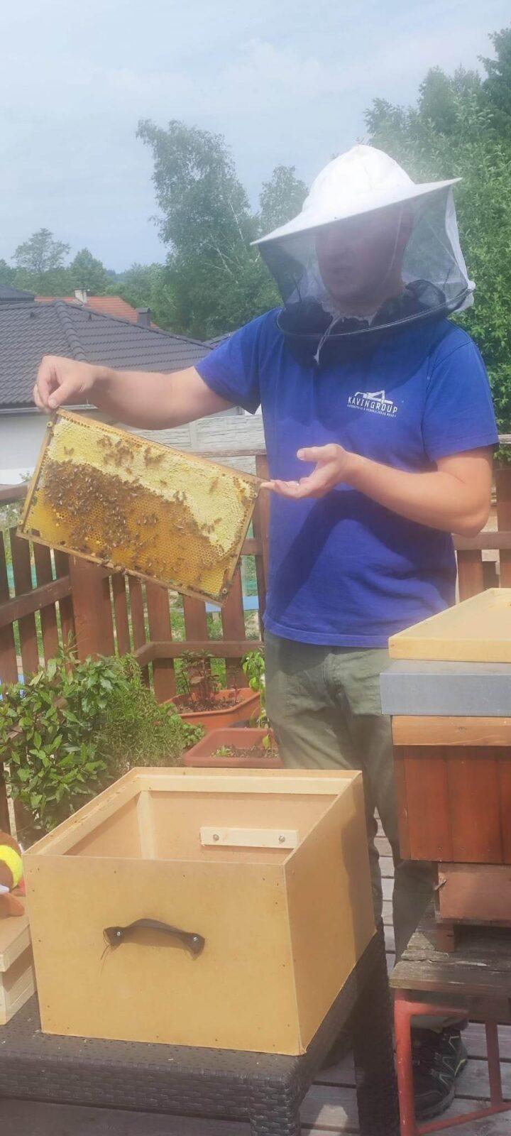 Návštěva prvňáků u včelaře - 15