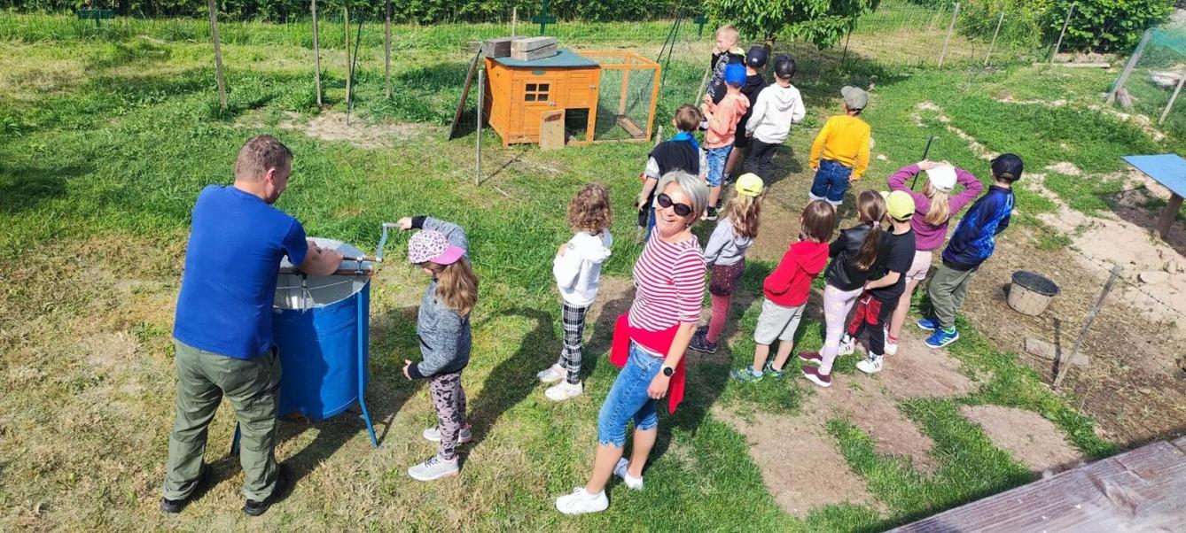 Návštěva prvňáků u včelaře - 20