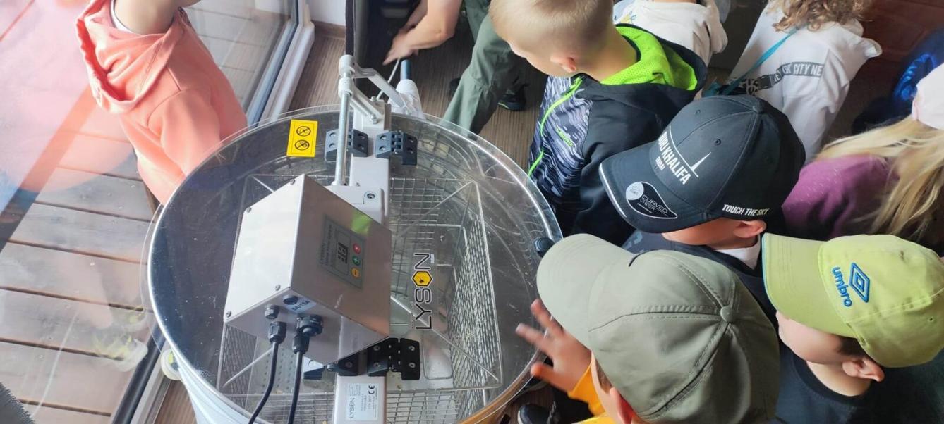 Návštěva prvňáků u včelaře - 22